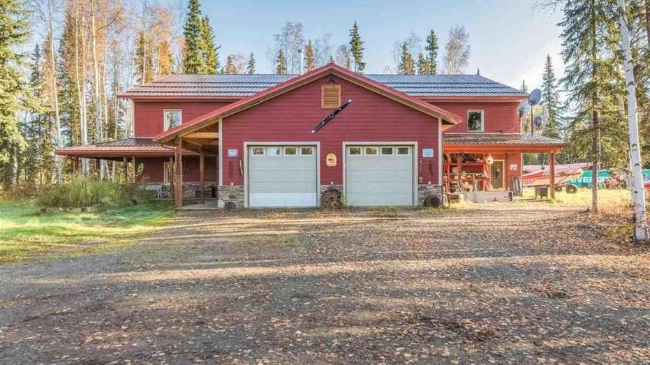 Here's what your housing budget can buy in North Pole, Alaska, follow News Without Politics daily for unbiased news stories, Christmastime all year, real estate
