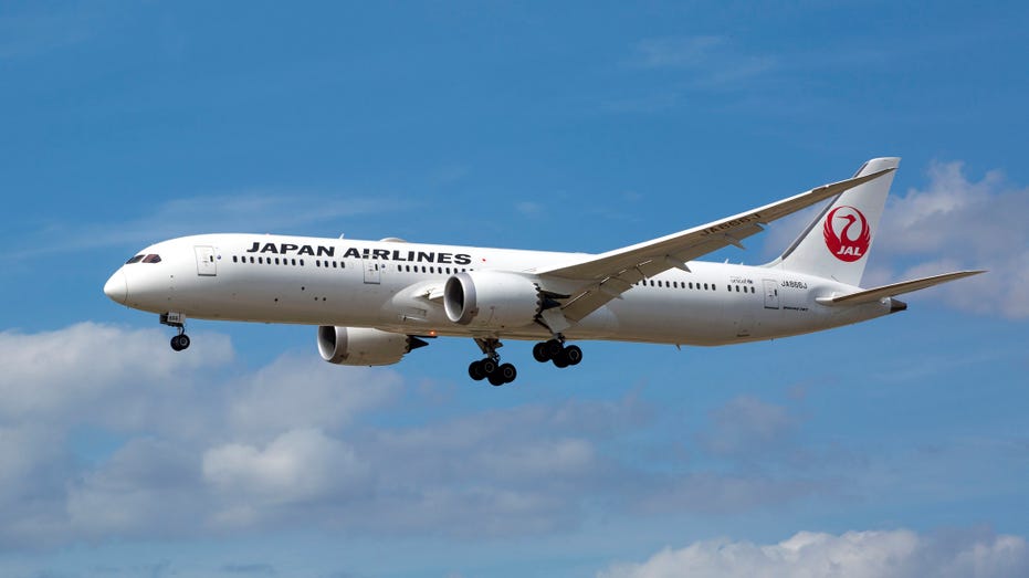 Boeing 787 of JAL, Japan Airlines approaching Frankfurt International Airport