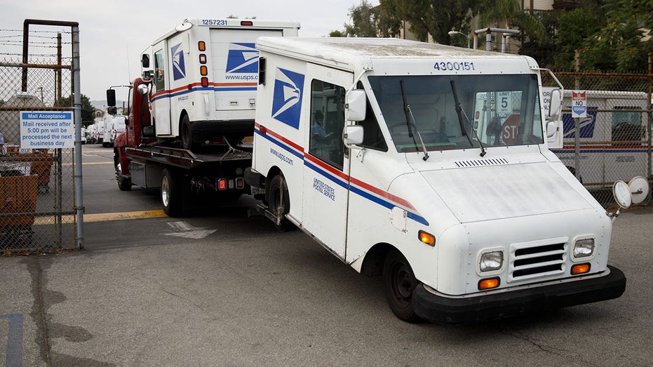 USPS Grumman LLVs