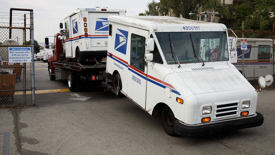 USPS Grumman LLVs 