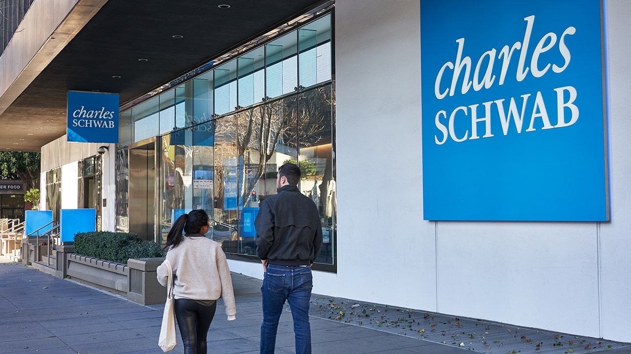 Schwab sues former client after accidental transfer of $ 1.2 million