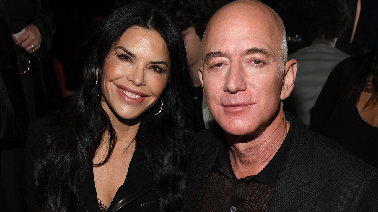 Jeff Bezos and Lauren Sanchez jet off to Cabo after Amazon announcement