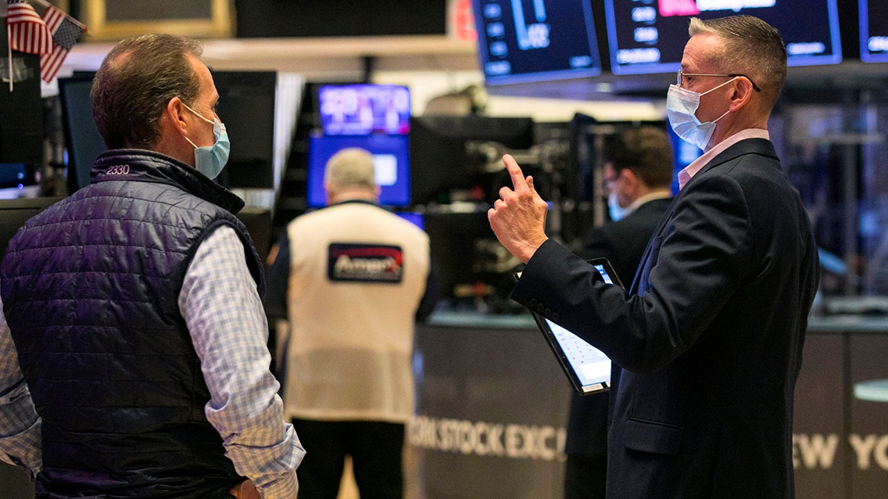 Stocks end mixed as Fed's Powell warns on economy | Fox Business