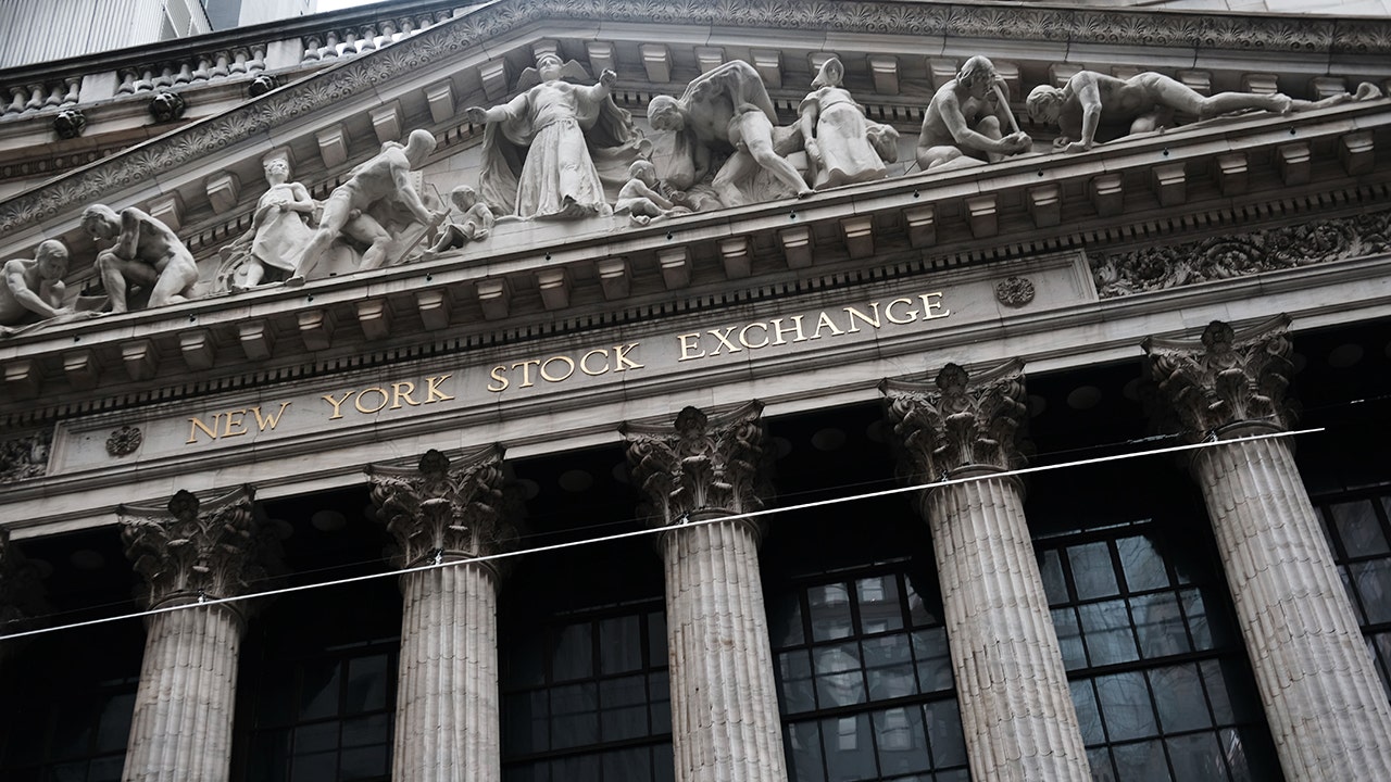 New York Stock Exchange reverses course, will not remove Chinese telecommunications: WSJ