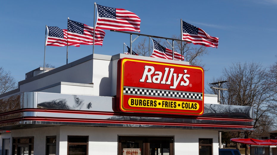 Checkers And Rally's To Debut New Look In Summer 2021 | Fox Business