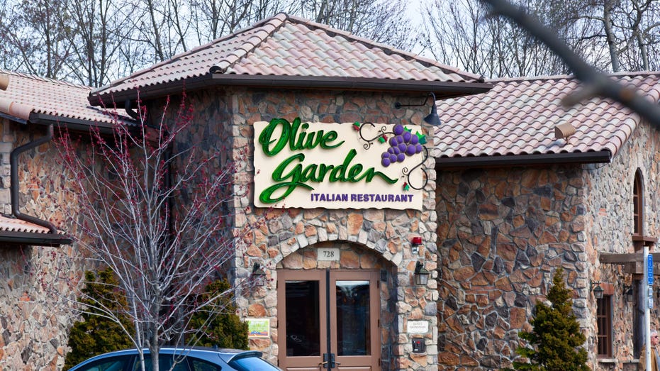 Olive Garden restaurant storefront