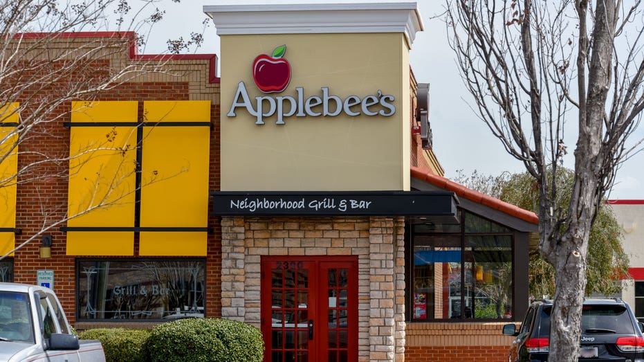 Applebee's Restaurant entrance