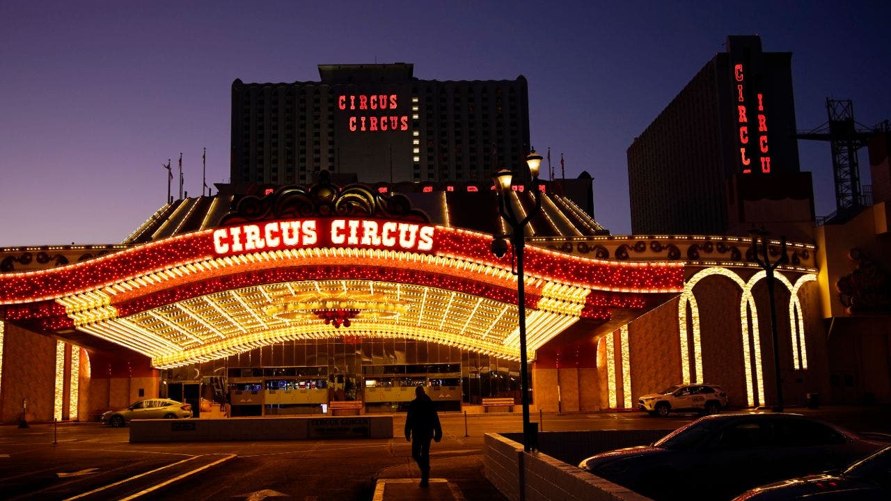 Vegas Viral: Deaths Rise, Tourism Falls Amid Long Pandemic