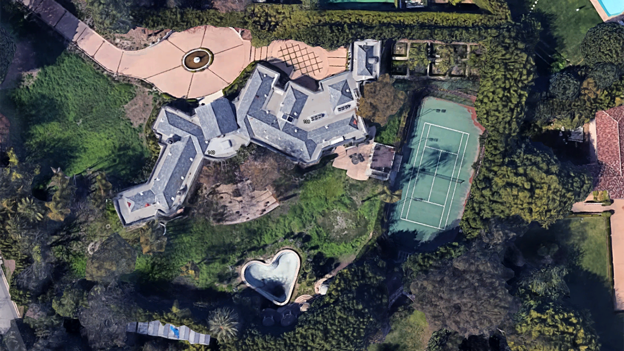 Casey Kasem S La Home With A Heart Shaped Pool Lists For 37 9m Fox Business
