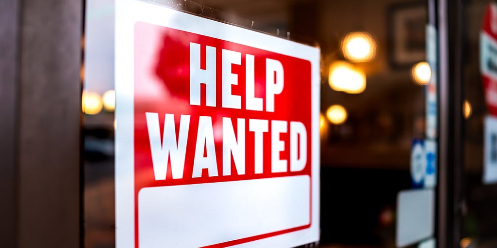 Illinois pizzeria owner begs for help as future of workforce hangs in the balance - Vimarsana News