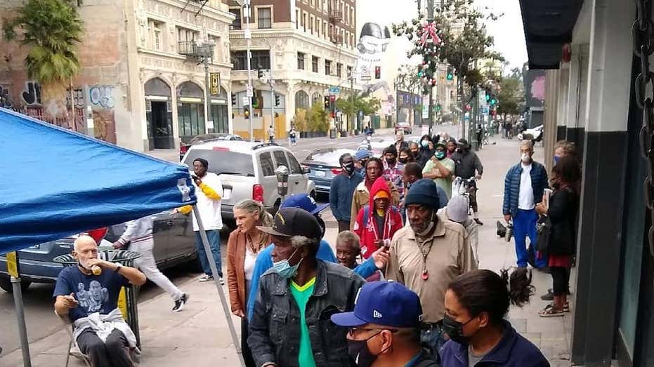 LA diner joins forces with Skid Row community to help feed