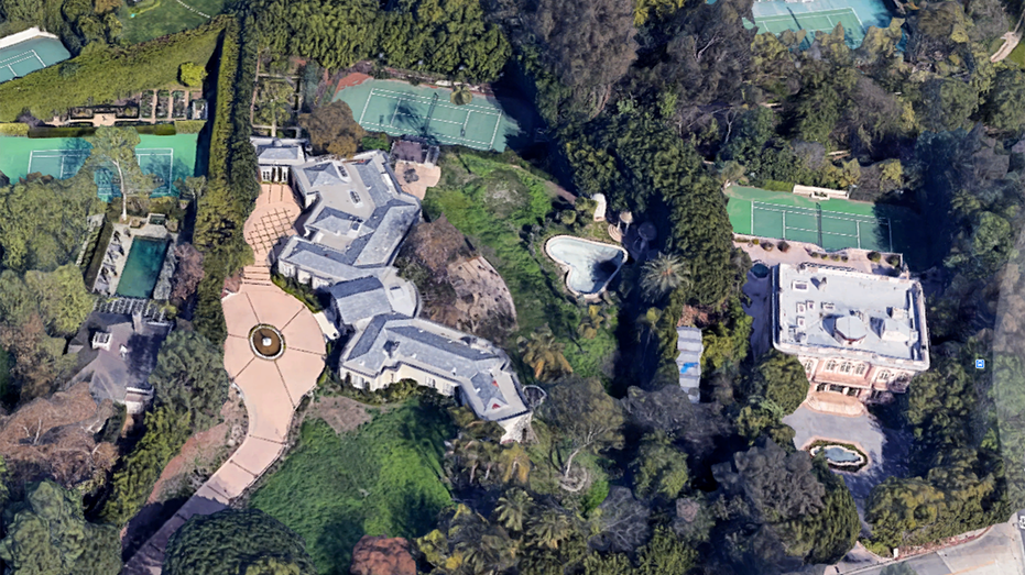 La maison de Casey Kasem à Los Angeles avec une piscine en forme de cœur liste pour 37,9 millions de dollars