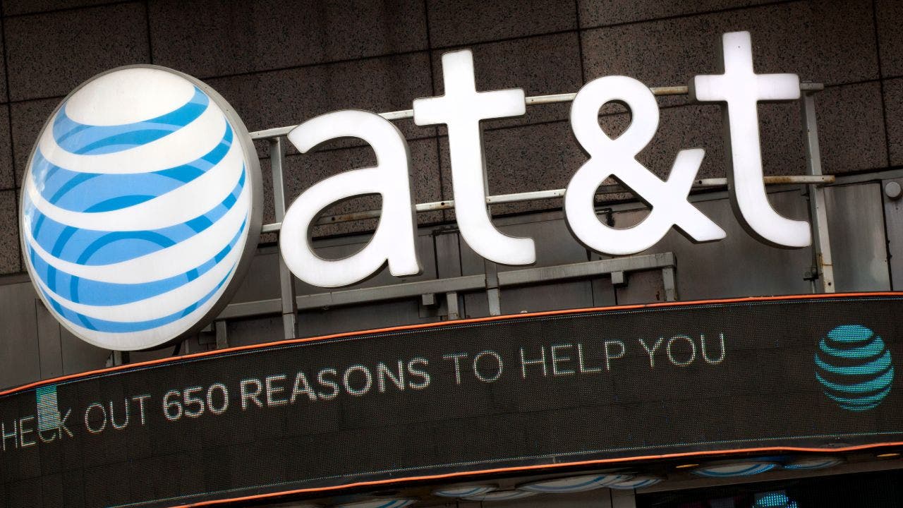 SEC suing AT&T for telling analysts non-public information