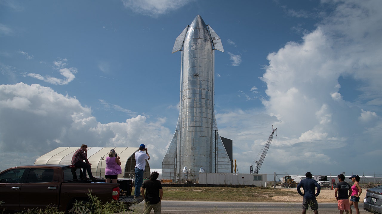 SpaceX SN11 Starship prototype moves to launch site in Texas ahead of next test flight