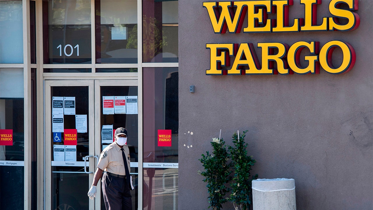 Wells Fargo, Bank of America, JPMorgan, to Offer Employees Paid Time for Vaccine Appointments