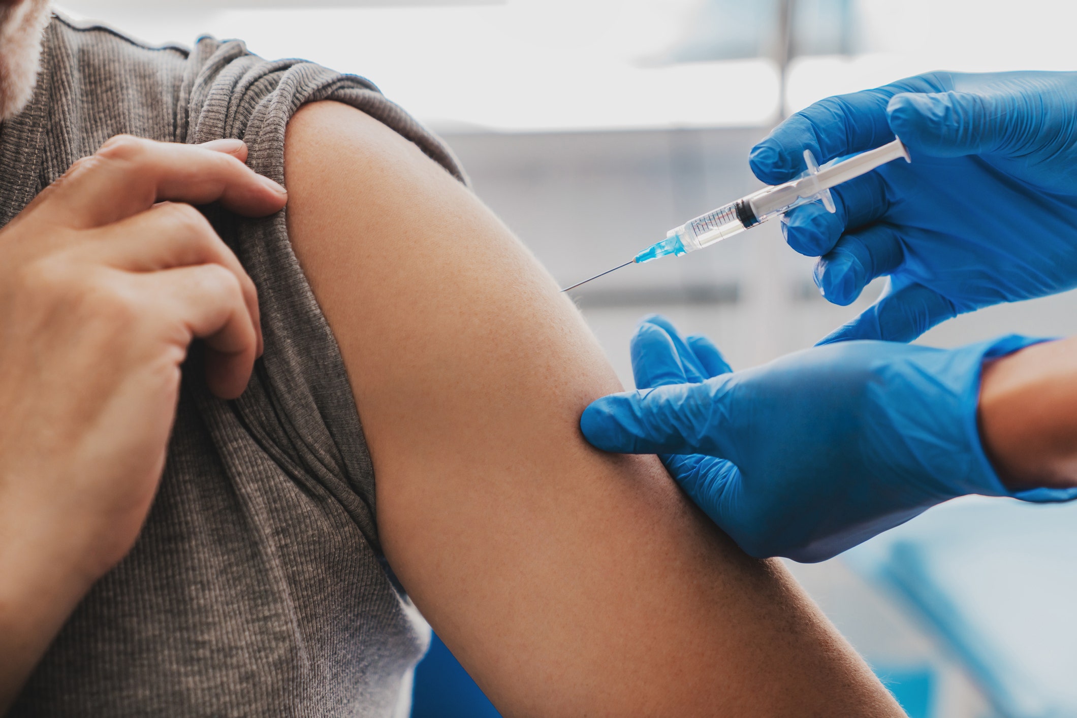US providers ought to mandate COVID-19 vaccines for personnel, most economists say