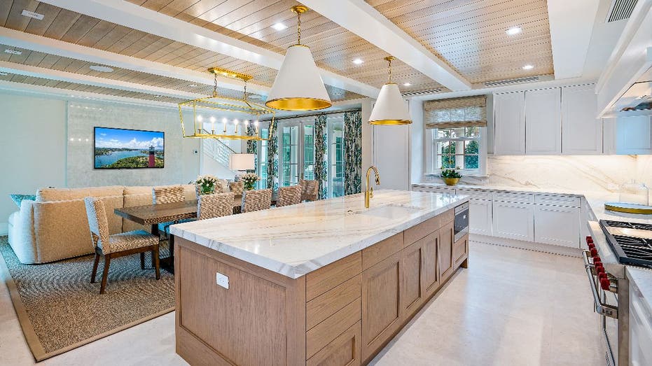 Tommy Hilfiger Florida Beach Home - Luxury RetailLuxury Retail