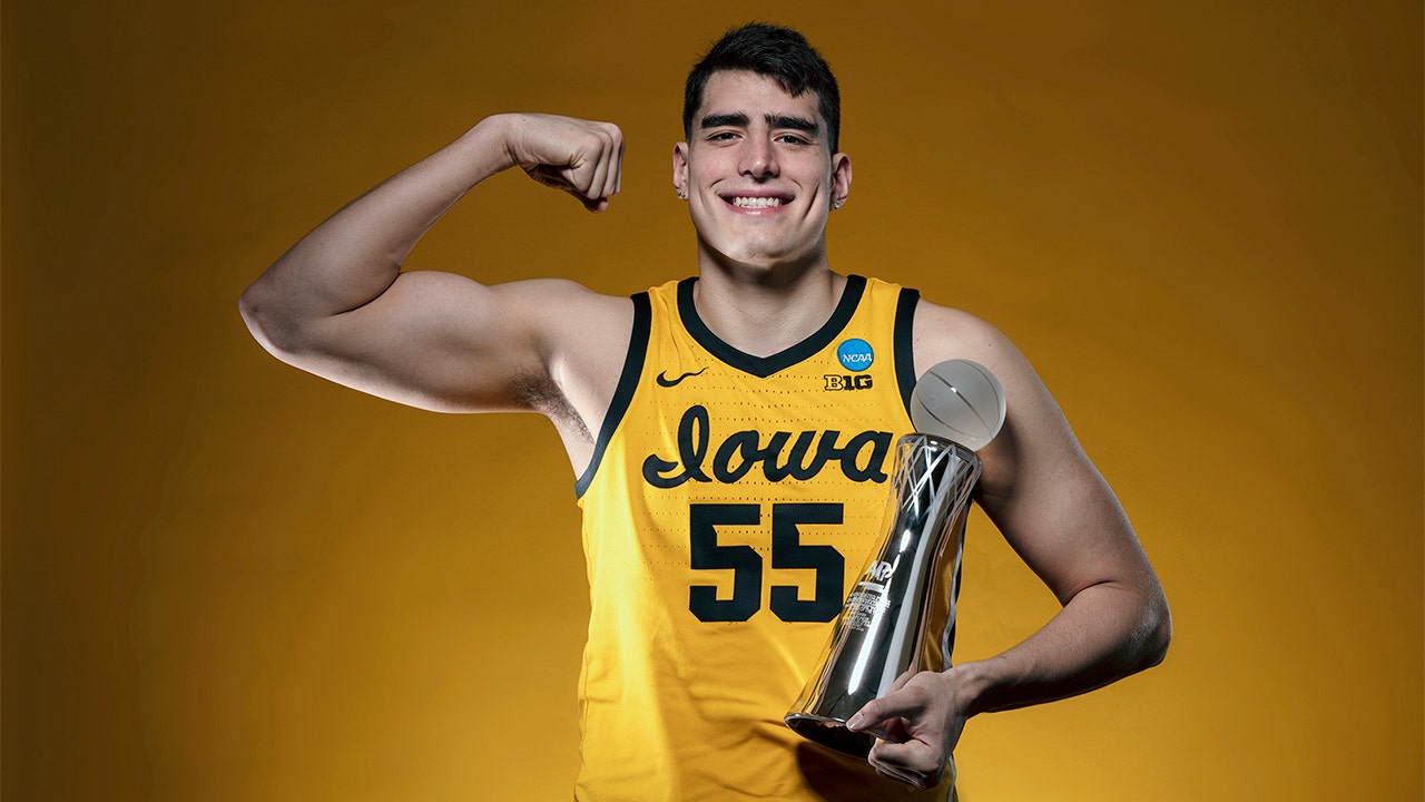 Iowa Luka Garza Becomes First College Athlete to Sell NFT