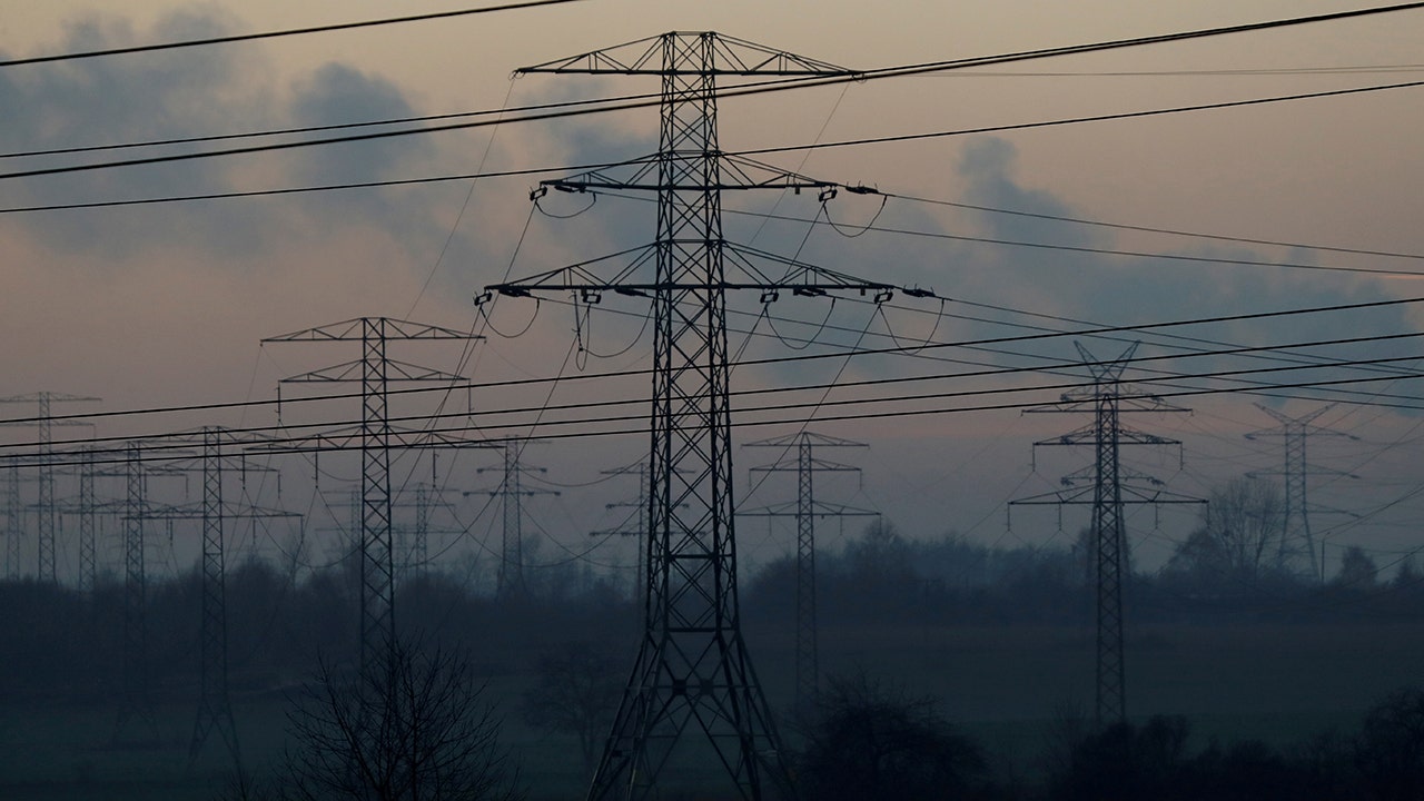 Investor group calls for banks to set tougher climate targets image