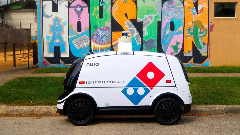 Domino Nuro autonomous pizza delivery