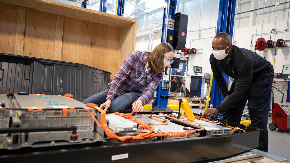 GM battery venture