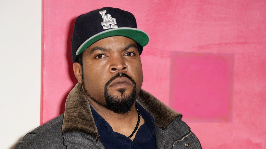 Ice Cube poses for picture at movie screening