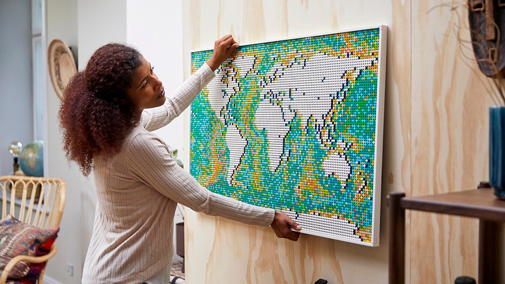LEGOâs world map is toymakerâs largest set with 11,695 pieces | Fox Business