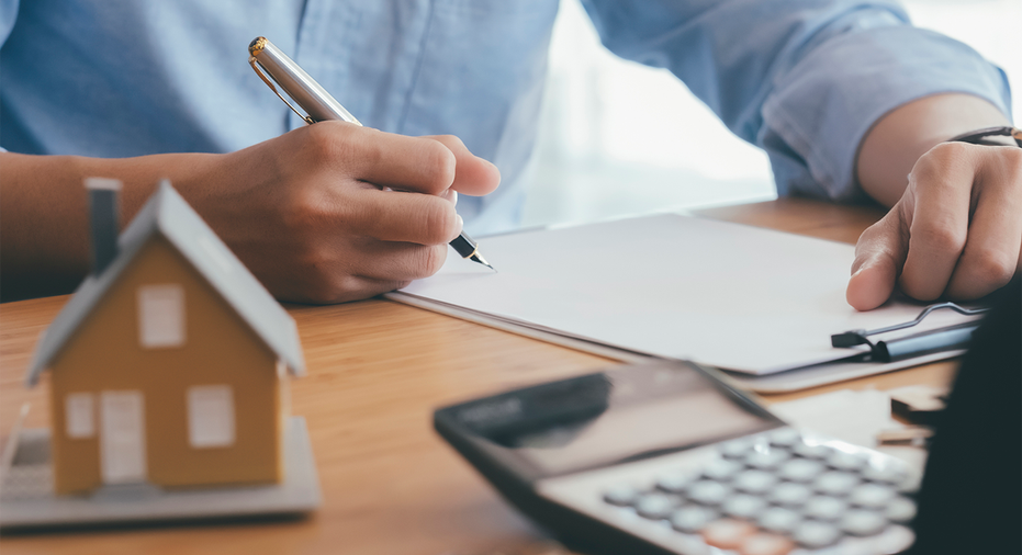 Refinancing to save money? Here’s how much it will cost you Refinancing to save money? Here’s how much it will cost you