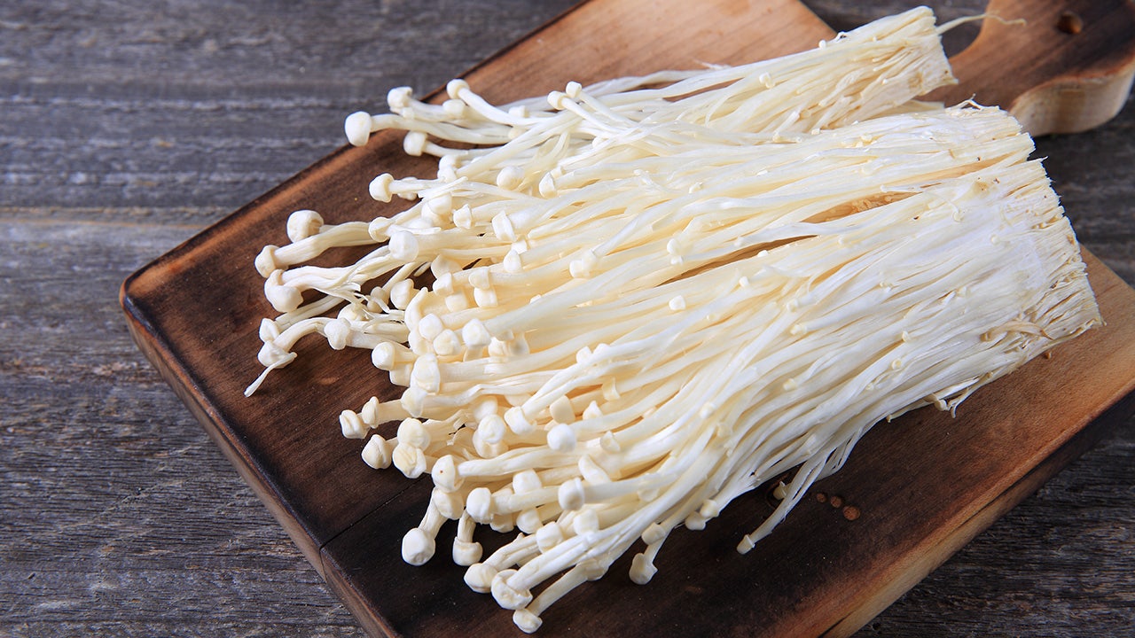 mushroom-chinese-enoki-needles Stuffed mushrooms, Mushroom benefits, Mushroom nu