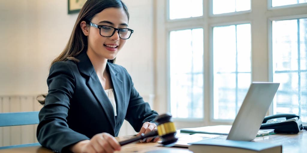 Entry-level lawyers are now making $200,000 a year - Vimarsana News