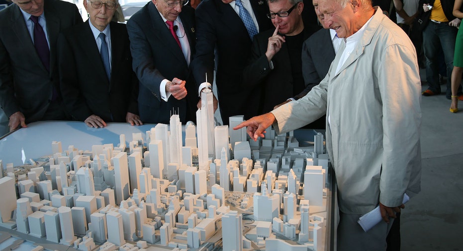 Larry Silverstein, World Trade Center master planner Daniel Libeskind, and WTC architects view a 3D model of the World Trade Center project