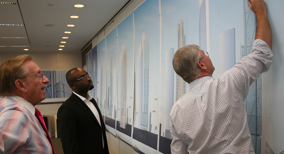 Larry Silverstein sits in a design meeting with the Rogers design team for World Trade Center 3