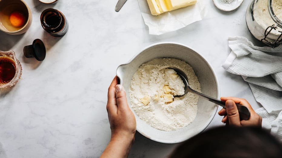 cake pie baking