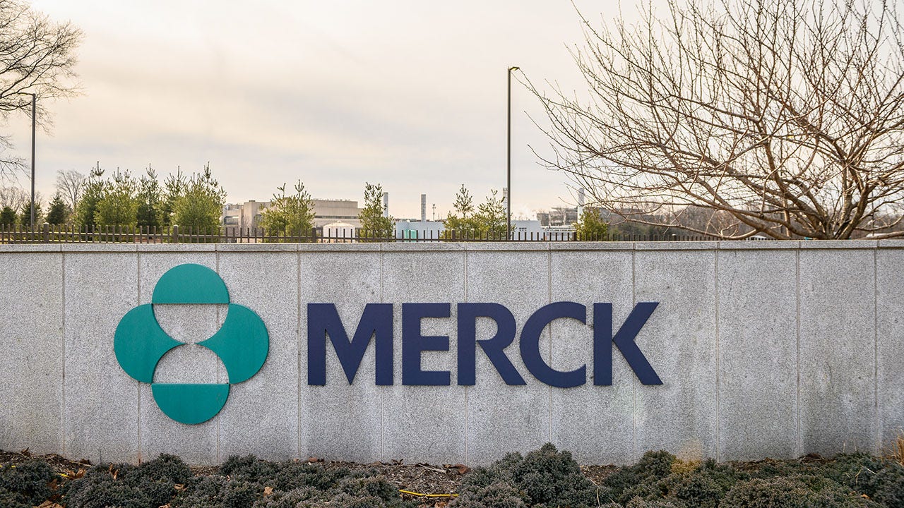 Merck COVID-19 pill success slams Moderna shares shakes up health care sector – Fox Business