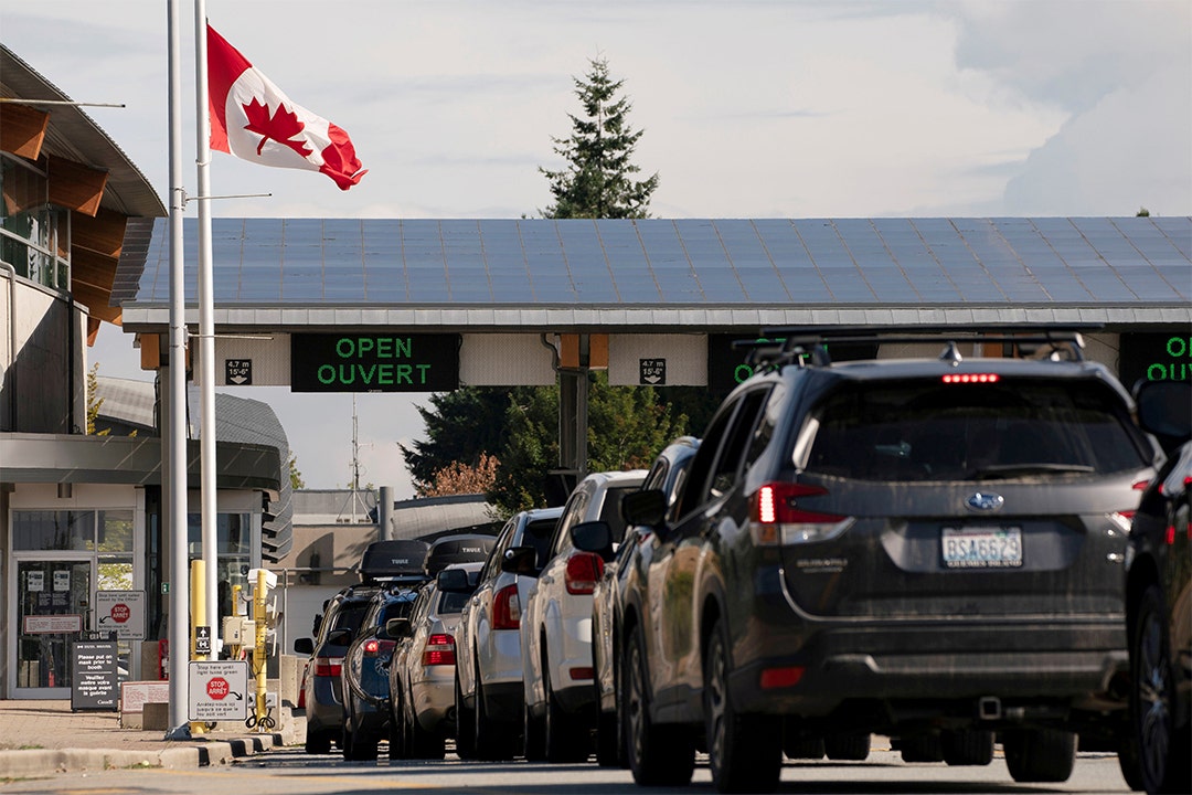 El administrador Biden extiende las restricciones de viaje no esenciales entre los EE. UU., Canadá y México hasta el 21 de octubre El administrador Biden extiende las restricciones de viaje no esenciales entre los EE. UU., Canadá y México hasta el 21 de octubre