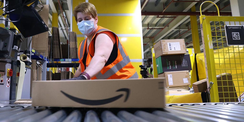 Amazon hiring 150K seasonal workers in US amid holiday hiring surge - Vimarsana News