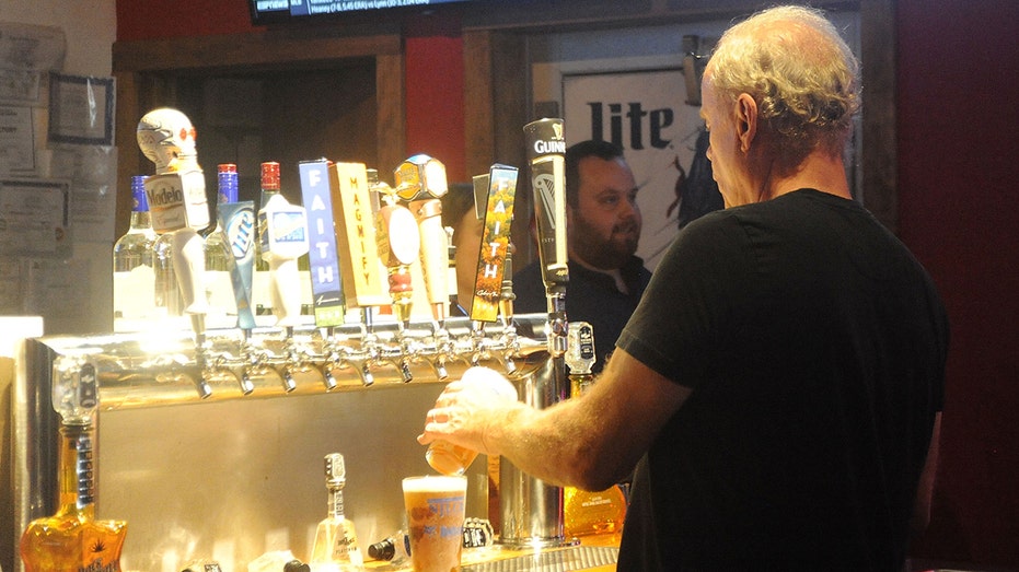 Kelsey Grammer bartender