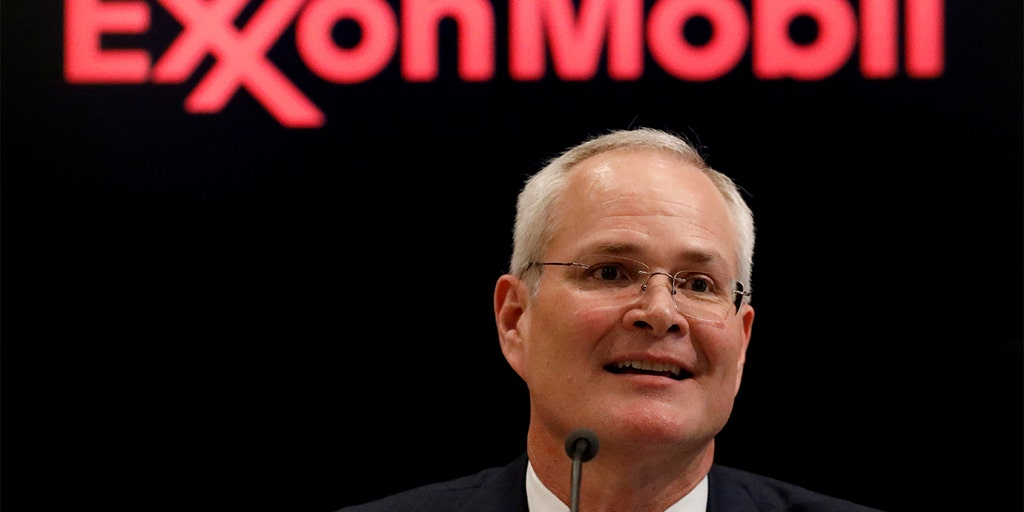 Amid soaring gas prices, Democrats target oil CEOs for alleged climate lies - Vimarsana News