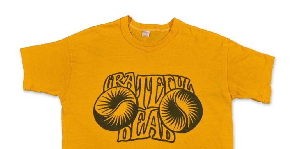 Grateful Dead shirt from 1967 sells for big bucks | Fox Business