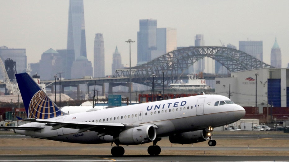 United Airlines plane