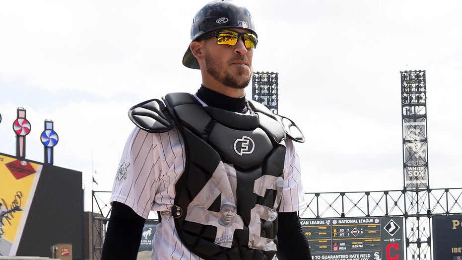 yasmani grandal catchers gear