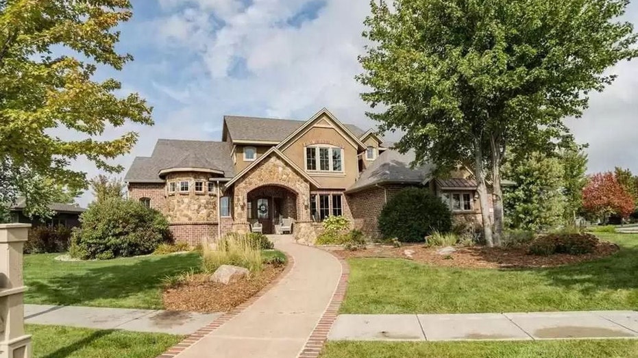 Sioux Falls South Dakota Real Estate What You Can Get For 1 4 Million   Honors Drive Front 