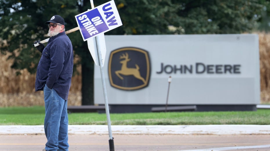 John Deere strike UAW