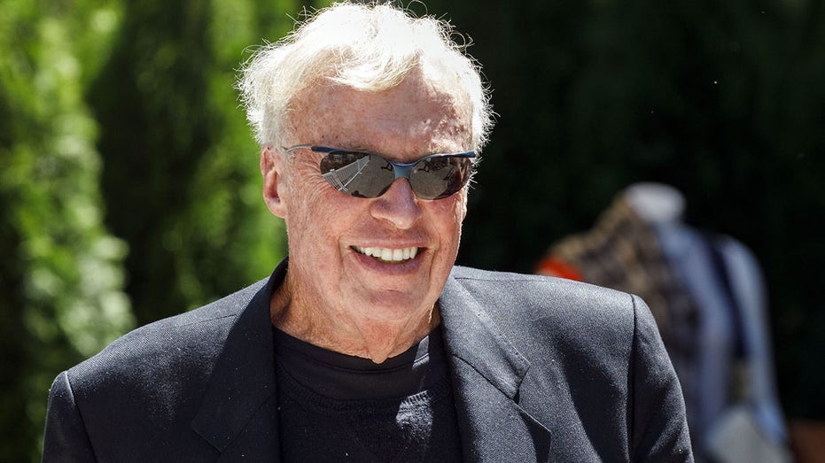 Nike Phil Knight