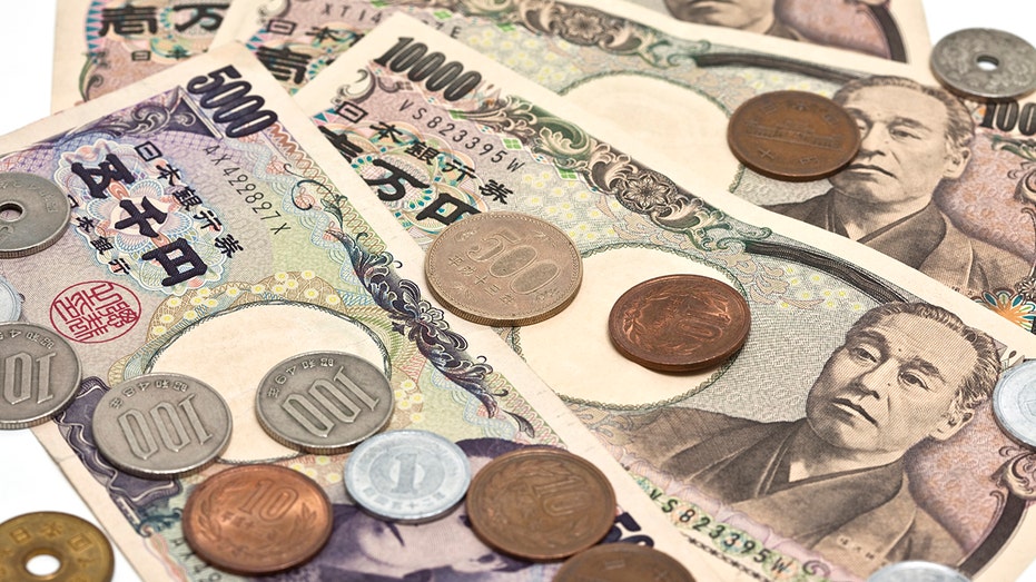 Japanese yen in various denominations