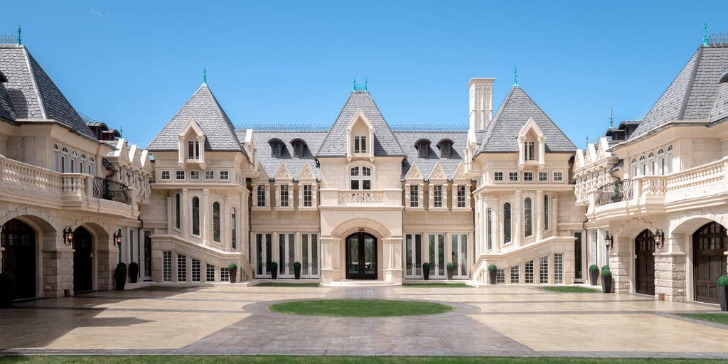 Colorado castle inspired by Biltmore Estate sells for $9.5M | Fox Business