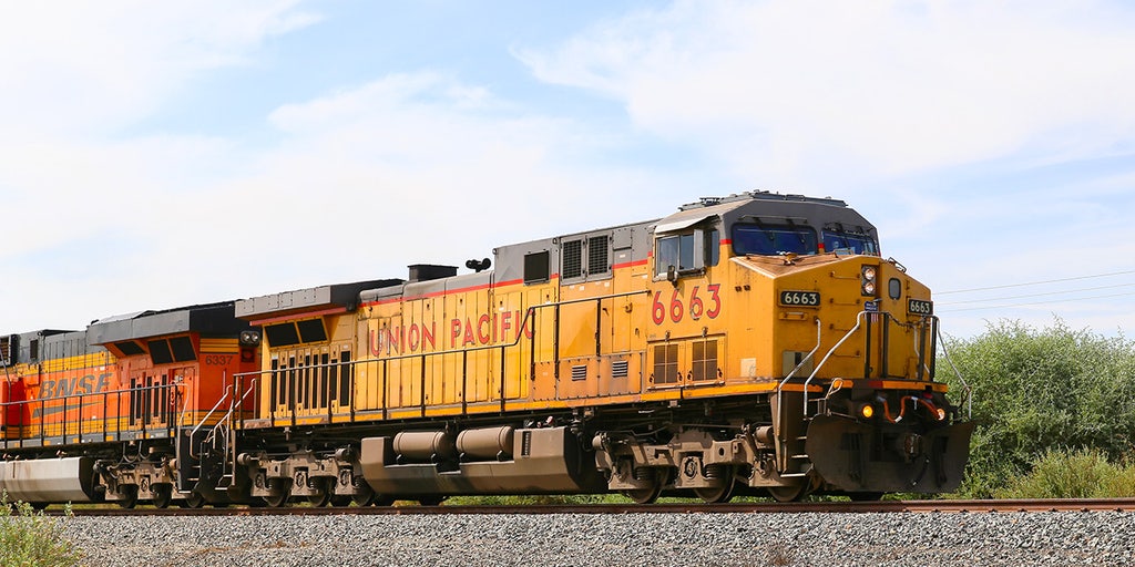 US railways to halt grain shipments ahead of potential shutdown, agriculture sources - Vimarsana News
