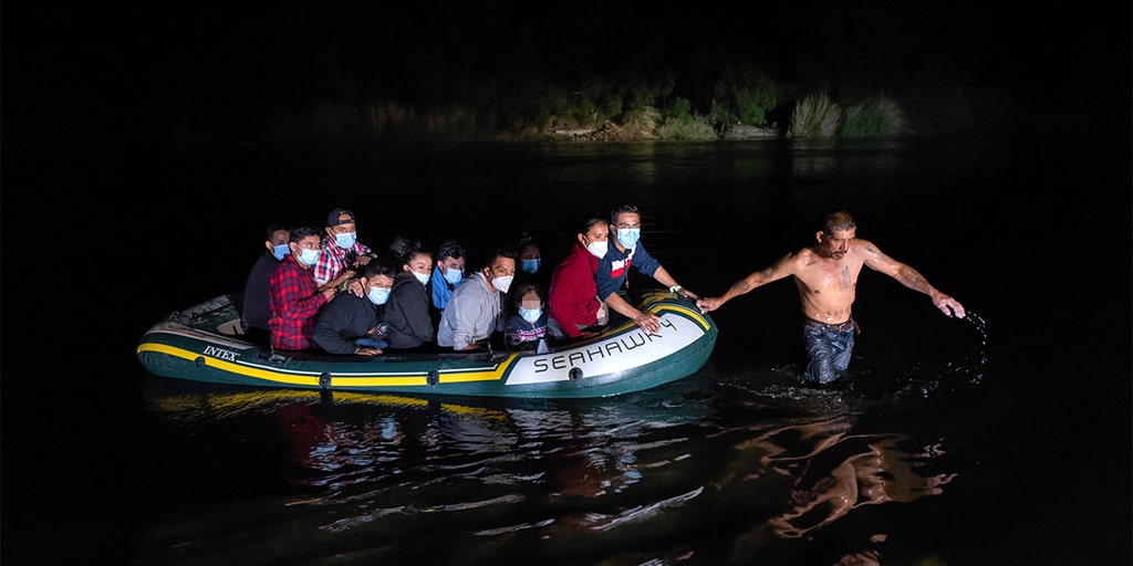 Migrants heading to US are huge financial windfall for smugglers, who rake in $1.7B annually, report finds - Vimarsana News