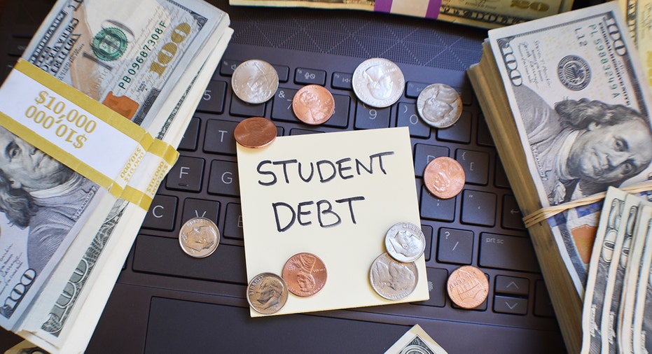 Student loan refinance vs. consolidation: What’s the difference? Student loan refinance vs. consolidation: What’s the difference?