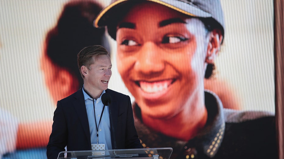 The McDonald’s boss apologizes after the uproar over texts about the death of a child The McDonald’s boss apologizes after the uproar over texts about the death of a child